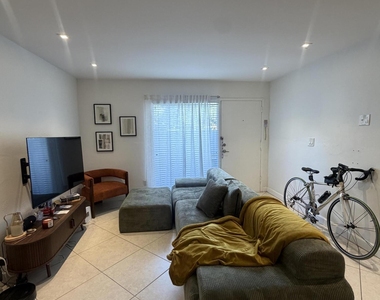 2715 Tigertail Avenue - Photo Thumbnail 3