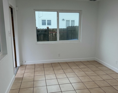 160 Nw 43rd Court - Photo Thumbnail 2
