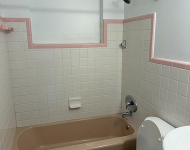 160 Nw 43rd Court - Photo Thumbnail 5