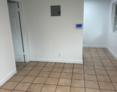160 Nw 43rd Court - Photo Thumbnail 1