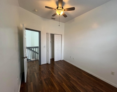 2314 Johnson Street - Photo Thumbnail 12