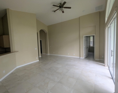 185 Nw Willow Grove Avenue - Photo Thumbnail 1