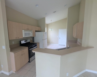 185 Nw Willow Grove Avenue - Photo Thumbnail 3
