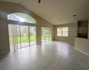 185 Nw Willow Grove Avenue - Photo Thumbnail 2