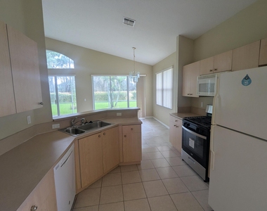 185 Nw Willow Grove Avenue - Photo Thumbnail 4