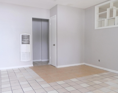 1215 7th Avenue N - Photo Thumbnail 2