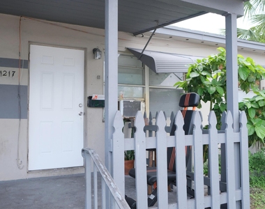 1215 7th Avenue N - Photo Thumbnail 1