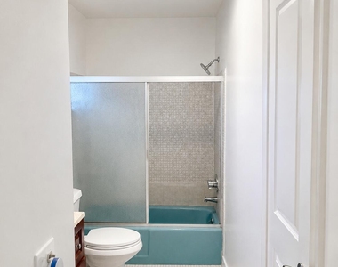 2200 Park Lane - Photo Thumbnail 9