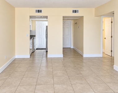 1500 Crescent Circle - Photo Thumbnail 5