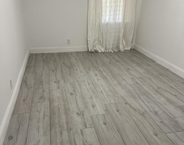 407 S Lakeside Drive - Photo Thumbnail 6