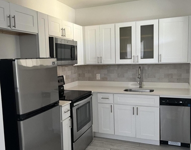 407 S Lakeside Drive - Photo Thumbnail 3