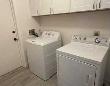6181 Laurel Lane - Photo Thumbnail 14