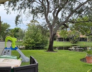 6181 Laurel Lane - Photo Thumbnail 20