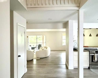 6181 Laurel Lane - Photo Thumbnail 13