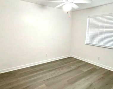 6181 Laurel Lane - Photo Thumbnail 16