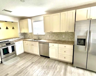 6181 Laurel Lane - Photo Thumbnail 3
