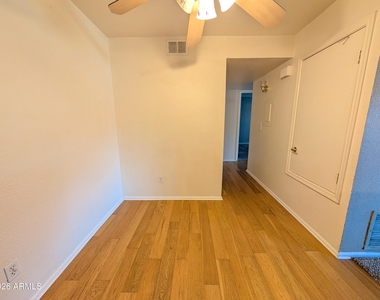 623 W Guadalupe Road - Photo Thumbnail 7