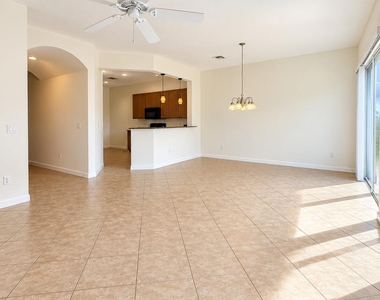 4730 S Prive Circle - Photo Thumbnail 6