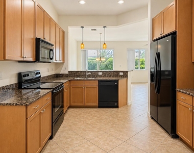 4730 S Prive Circle - Photo Thumbnail 4