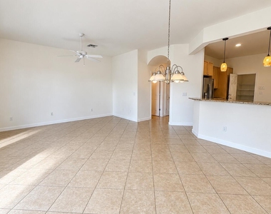 4730 S Prive Circle - Photo Thumbnail 8