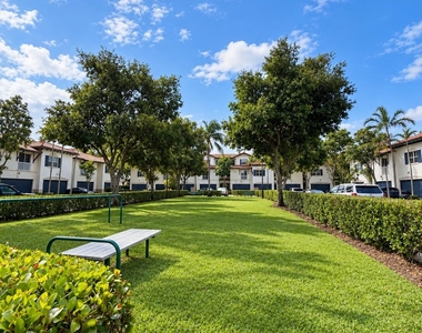 4730 S Prive Circle - Photo Thumbnail 39