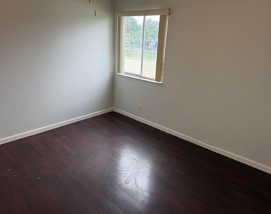 2217 Nw 56th Avenue - Photo Thumbnail 16