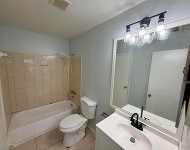 2217 Nw 56th Avenue - Photo Thumbnail 5