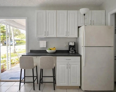 1721 Ne 9th Street - Photo Thumbnail 3