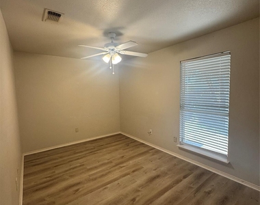 2211 Brookview Drive - Photo Thumbnail 10