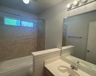 2211 Brookview Drive - Photo Thumbnail 12