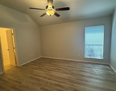 2211 Brookview Drive - Photo Thumbnail 5