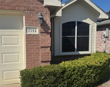 2211 Brookview Drive - Photo Thumbnail 1