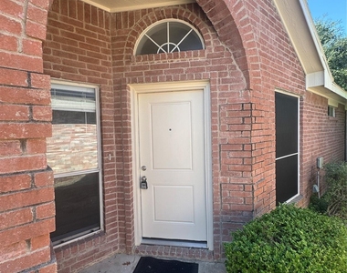 2211 Brookview Drive - Photo Thumbnail 2