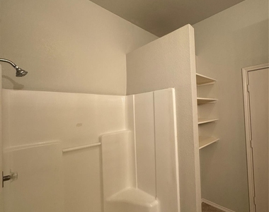2211 Brookview Drive - Photo Thumbnail 6