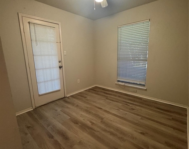 2211 Brookview Drive - Photo Thumbnail 13