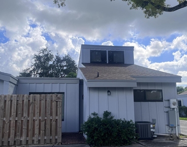 1737 Nw 73rd Avenue - Photo Thumbnail 2