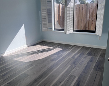 1737 Nw 73rd Avenue - Photo Thumbnail 7