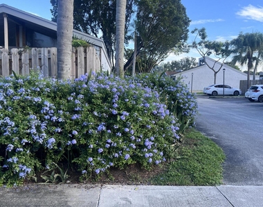 1737 Nw 73rd Avenue - Photo Thumbnail 4