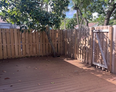 1737 Nw 73rd Avenue - Photo Thumbnail 16