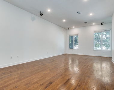 3210 Carlisle Street - Photo Thumbnail 2