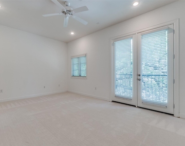 3210 Carlisle Street - Photo Thumbnail 5