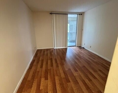3341 Nw 47th Terrace - Photo Thumbnail 7