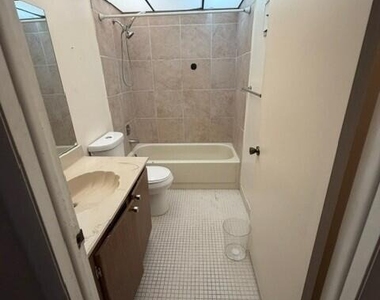3341 Nw 47th Terrace - Photo Thumbnail 9