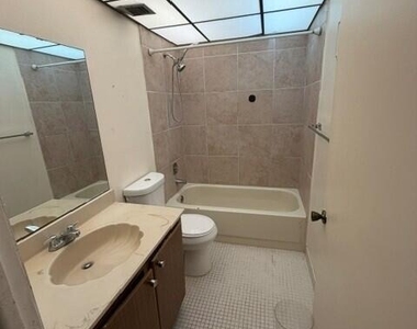 3341 Nw 47th Terrace - Photo Thumbnail 8