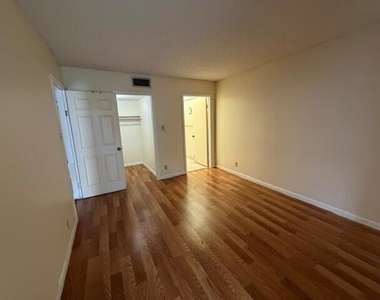 3341 Nw 47th Terrace - Photo Thumbnail 10