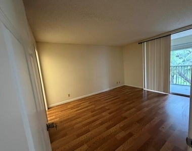 3341 Nw 47th Terrace - Photo Thumbnail 11