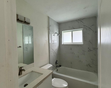 80 Nw 3rd Court - Photo Thumbnail 4