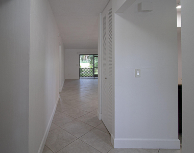1303 Lakeview Drive E - Photo Thumbnail 1
