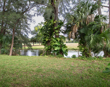 1303 Lakeview Drive E - Photo Thumbnail 9