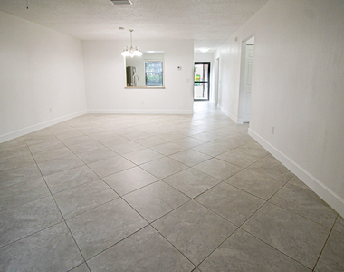 1303 Lakeview Drive E - Photo Thumbnail 6